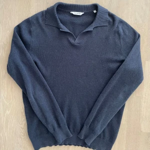 John henric långärmad piké - Säljer nu min långärmade piké ifrån John Henric i riktigt bekväm kvalite! | Storlek S. | Väldigt varm och bekväm, perfekt nu till höst och vinter! | Släng iväg en signal vid funderingar så svarar jag snabbt. |