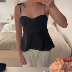Svart korsett topp - Så fin topp från Zara i storlek s, säljer då den tyvärr inte passade❤️Helt slutsåld