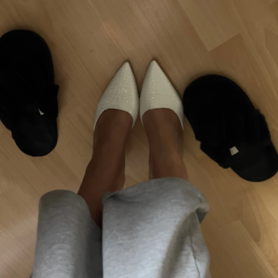 Vita pumps med spetsig tå och klack - 1