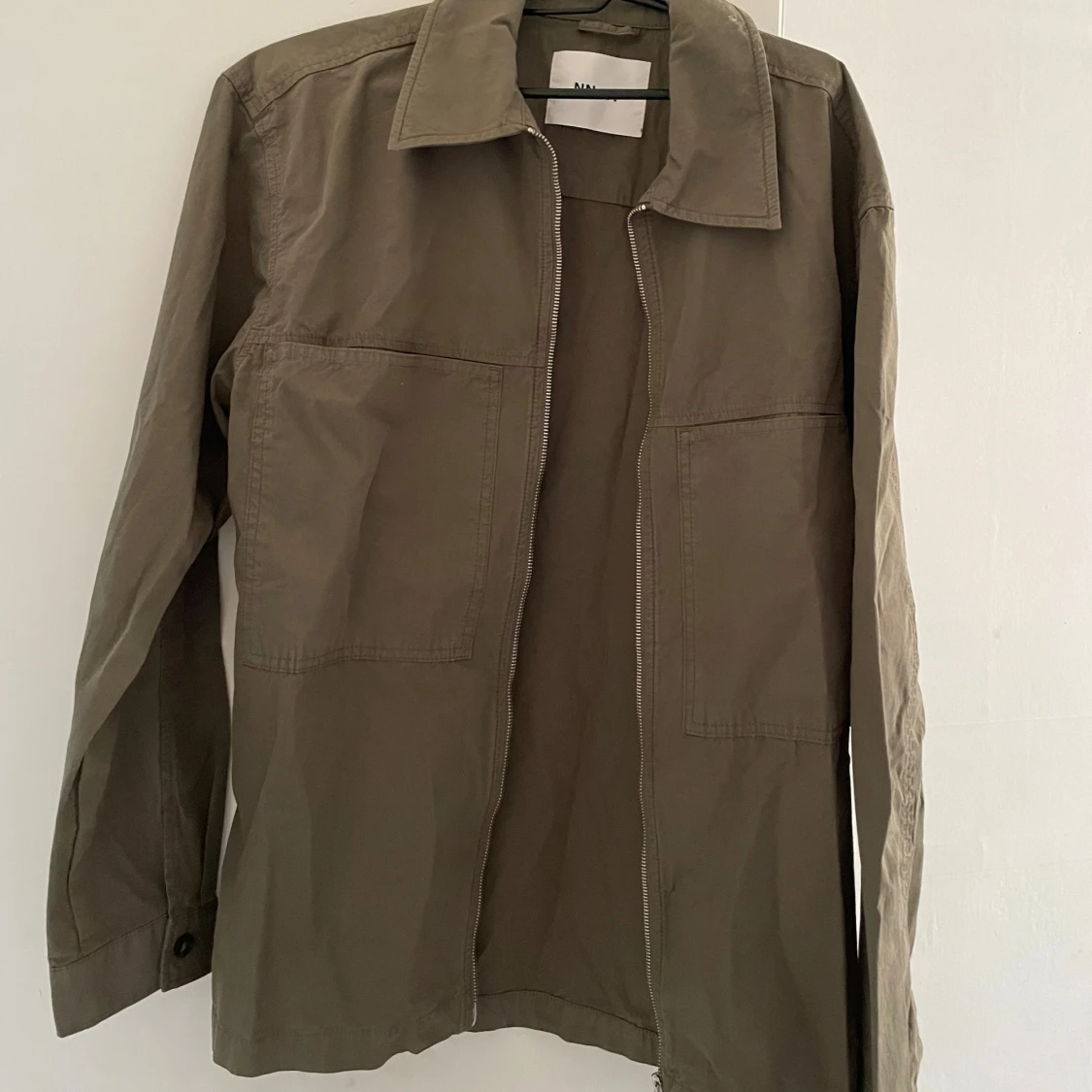 Olivgrön overshirt från NN.07