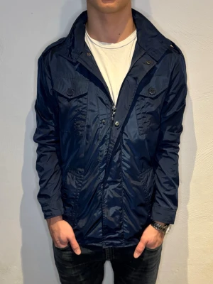 Burton Breach Fieldjacka - Strl - S | Skick - 10/10 | Nypris - ca 2500kr | Vid minsta lilla fundering är det bara att höra av sig!