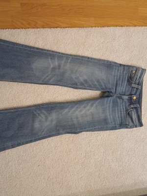 Cheap monday jeans  - Blåa cheap monday jeans i storlek 24/30