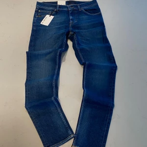 Tiger Of Sweden jeans - Tja! Säljer helt sprillans nya tiger of sweden jeans. De är aldrig använda och aldrig tvättade heller. Inga skador eller fläckar någonstans å topp skick. Tags och storlek sitter på! Fraktar samma dag som du köper 110%. Var inte rädd att höra av dig och priset är självklart prutbart