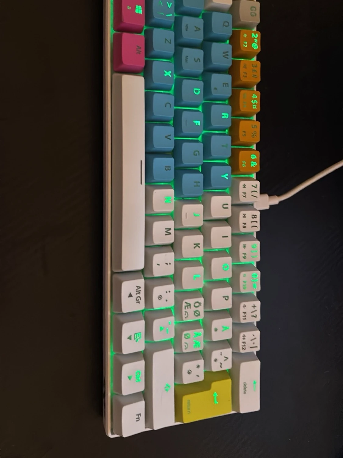 EXO Rainbow RGB Mekaniskt Tangentbord - 1