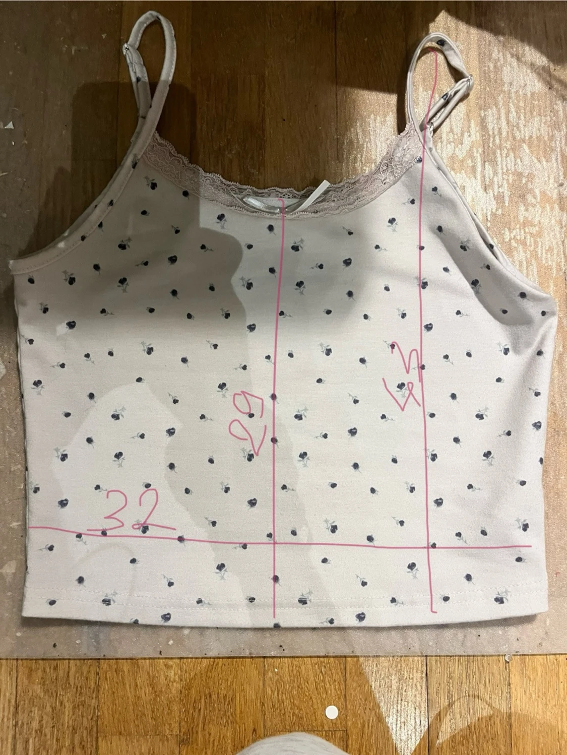 Ljusblommig linnetopp med spetskant - 3