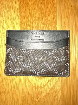 G Plånbok - Säljer en svart plånbok från G