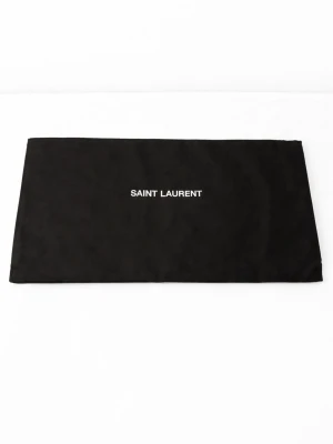 Saint Laurent dust bag - Säljer min Saint Laurent dust bag pågrund av att jag ser ingen nytta av det och behövs att sälja, skriv gärna ifall ni har några frågor -MVH/Marko