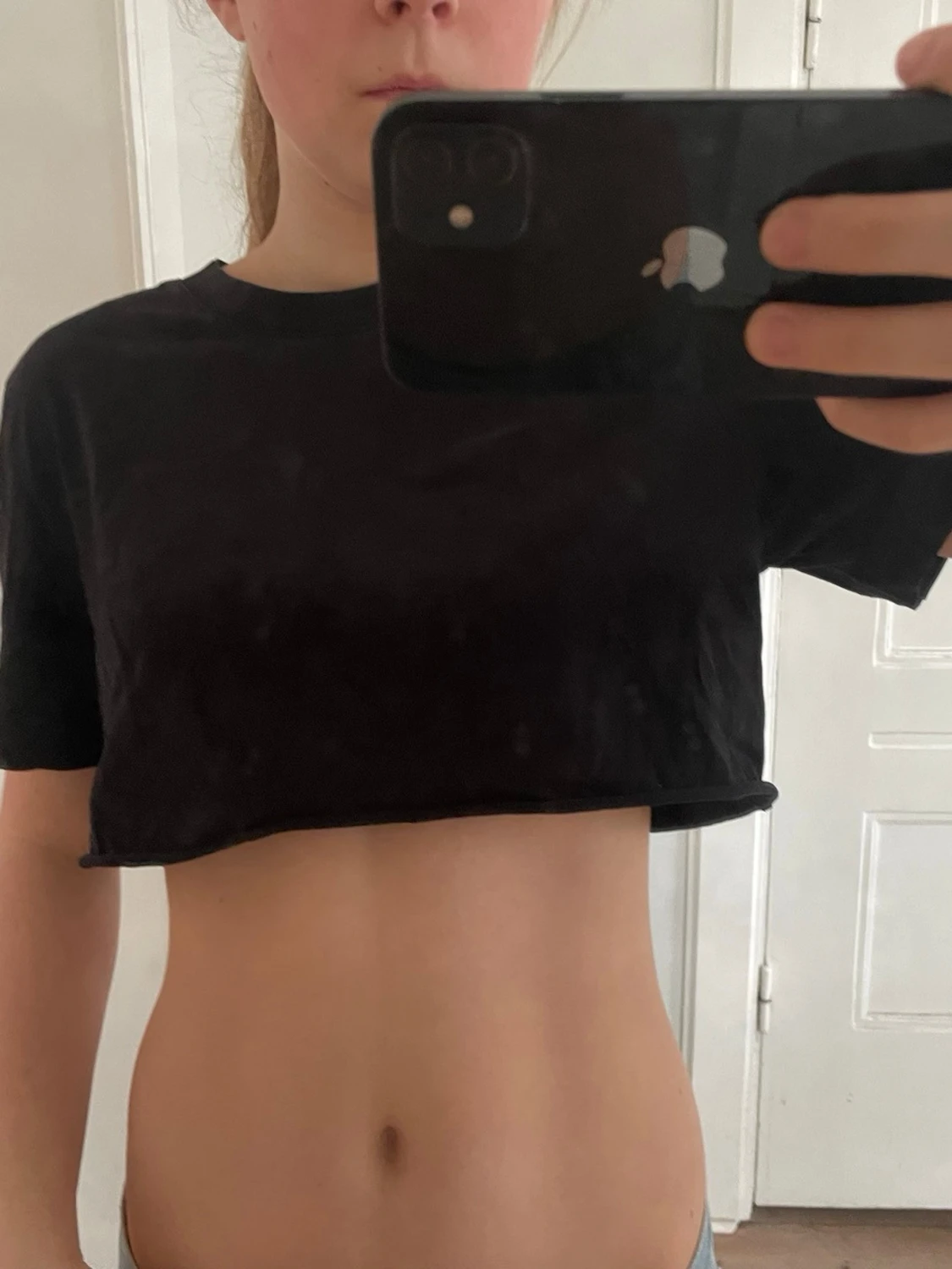 Svart croppad t-shirt