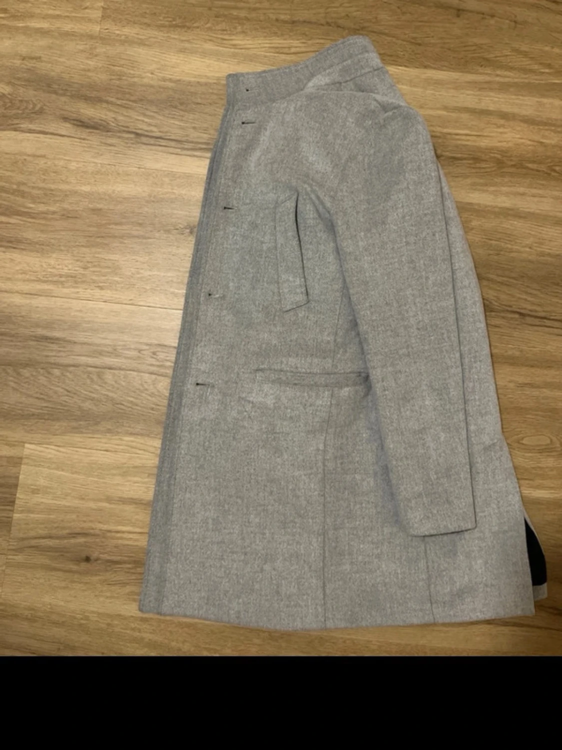 Ljusgrå ullkappa med knappar - 2