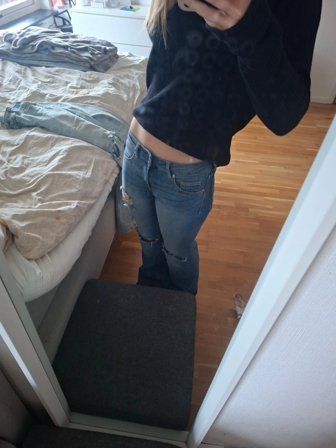Blå bootcut jeans med slitningar - 3