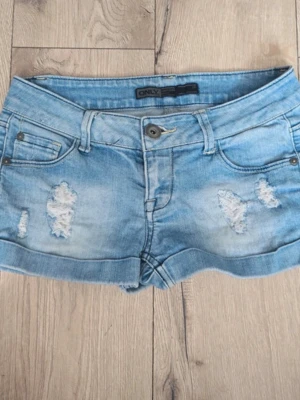 Lowaist shorts - Sjukt snygga lågmidjade shorts från only!