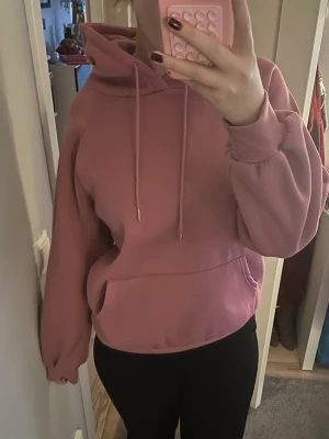 Rosa hoodie  - Säljer en rosa hoodie