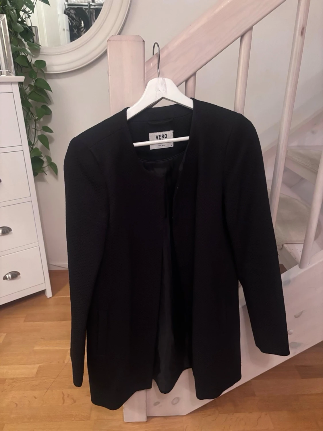 Svart kappa från Vero Moda - 1