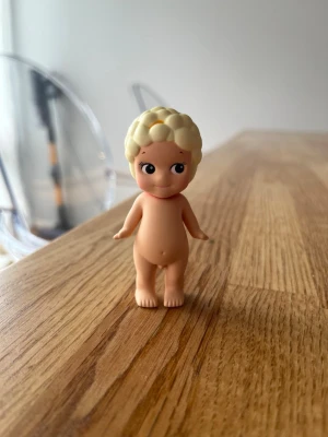 Sonny angel sweet series - Den här Sonny angeln är från sweet-series och är ett popcorn. Den är riktig och förpackning finns. Jag säljer den därför att jag har dubbletter. 