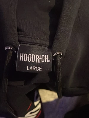 hoodrich hoodie - Säljer en hoodrich tröja som kommer från JD sports, 