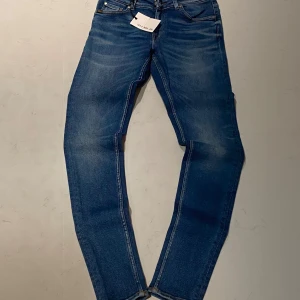 Tiger Of Sweden jeans - Tja! Säljer helt sprillans nya tiger of sweden jeans. De är aldrig använda och aldrig tvättade heller. Inga skador eller fläckar någonstans å topp skick. Tags och storlek sitter på! Fraktar samma dag som du köper 110%. Var inte rädd att höra av dig och priset är självklart prutbart