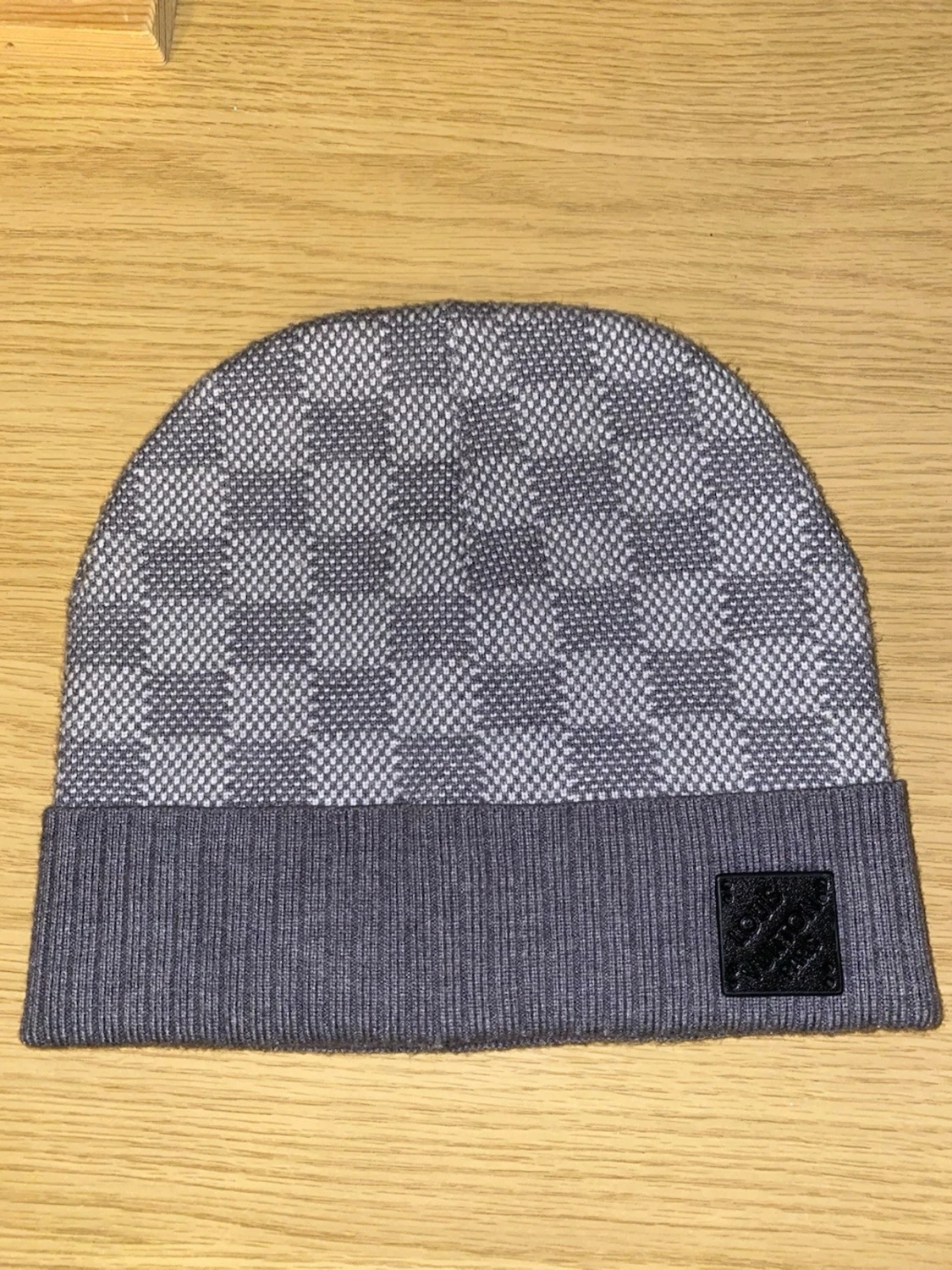 Grå rutig mössa från Louis Vuitton