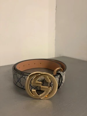 Bälte  - Pris kan duskiteras det är sprillans nya aldrig använt.