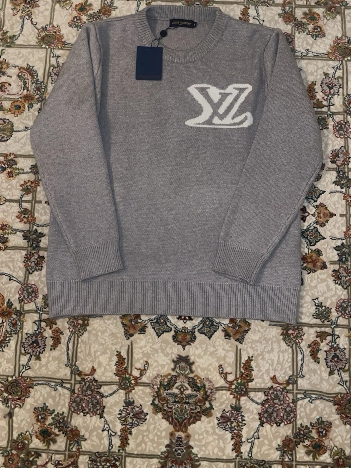 Grå L.v tröja