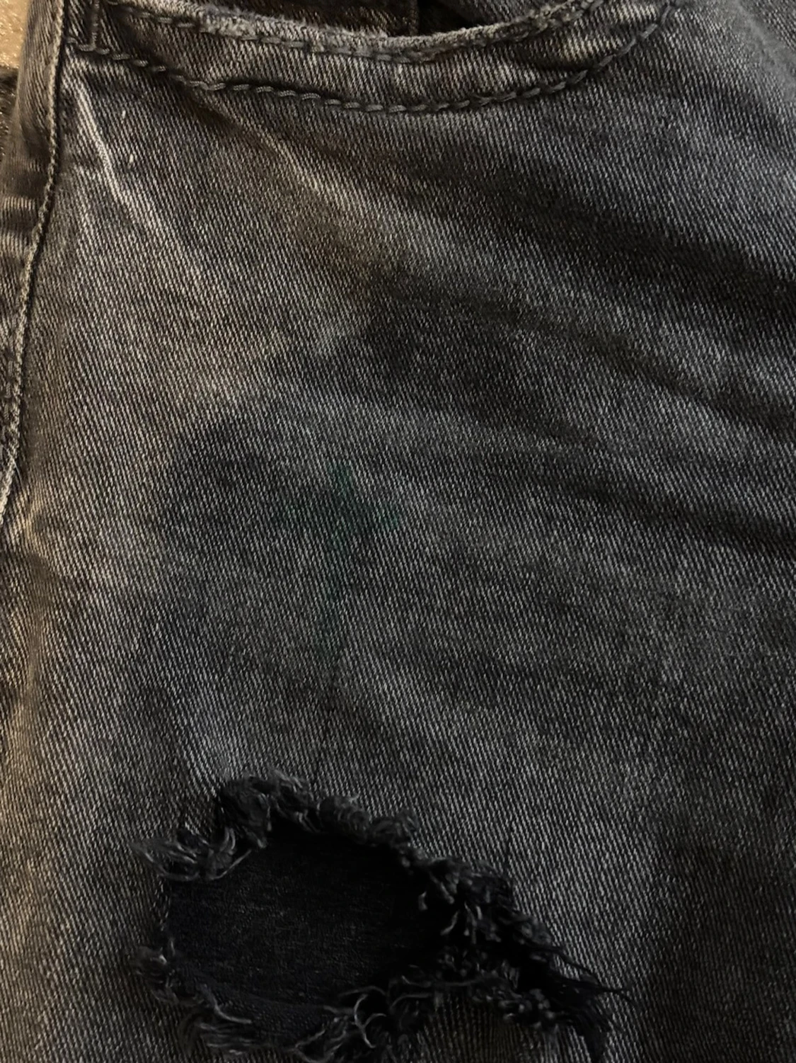 Grå slitna bootcut jeans med hål - 3