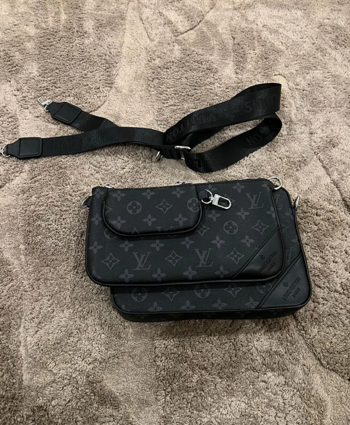  svart axelväska monogram - 1