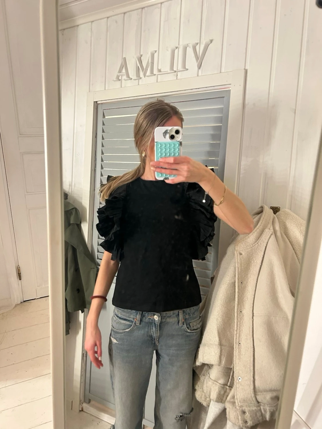 Svart topp med volangärmar Capri Collection - 1