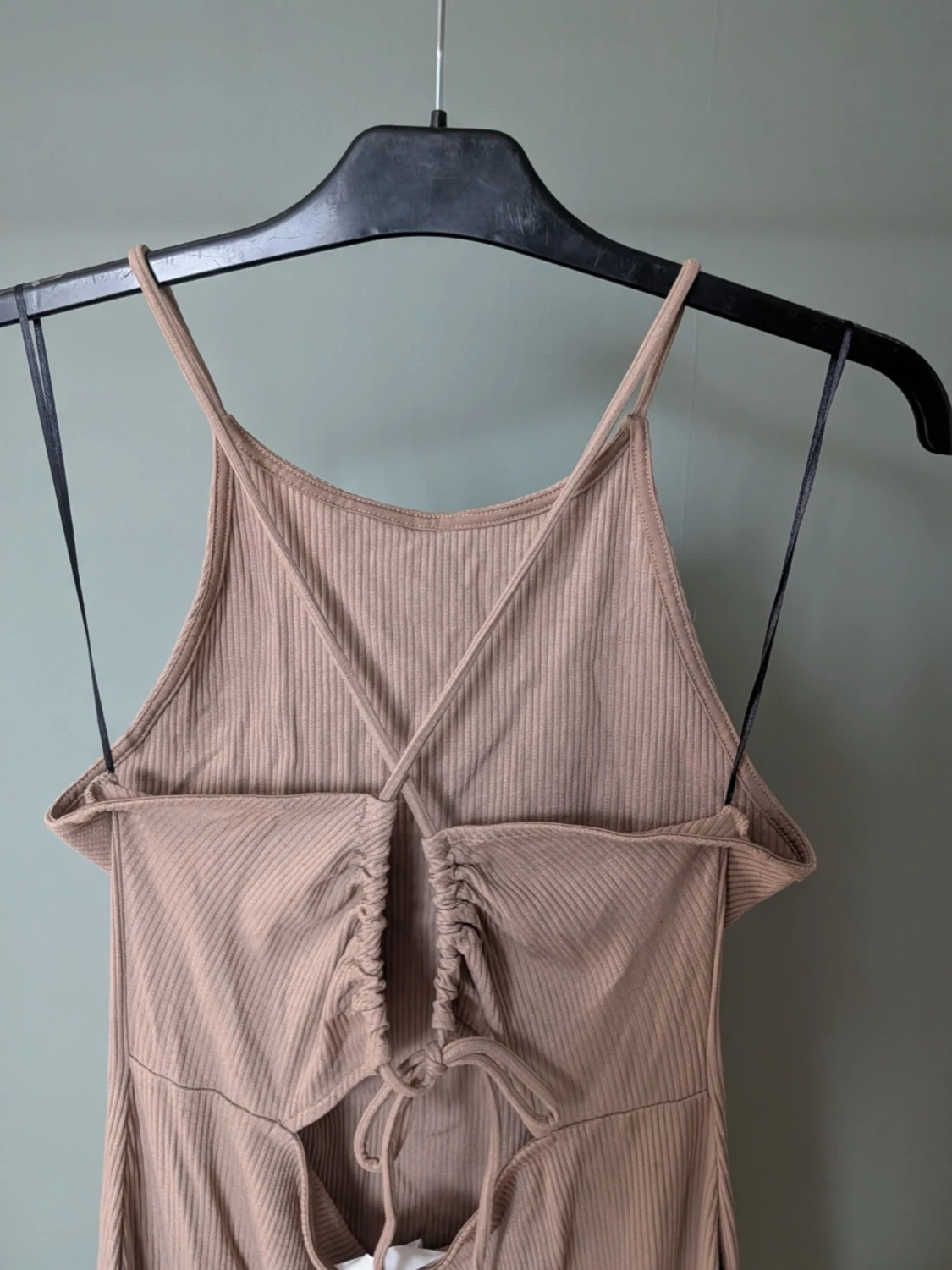 Beige ribbad kort klänning med snörning - 2