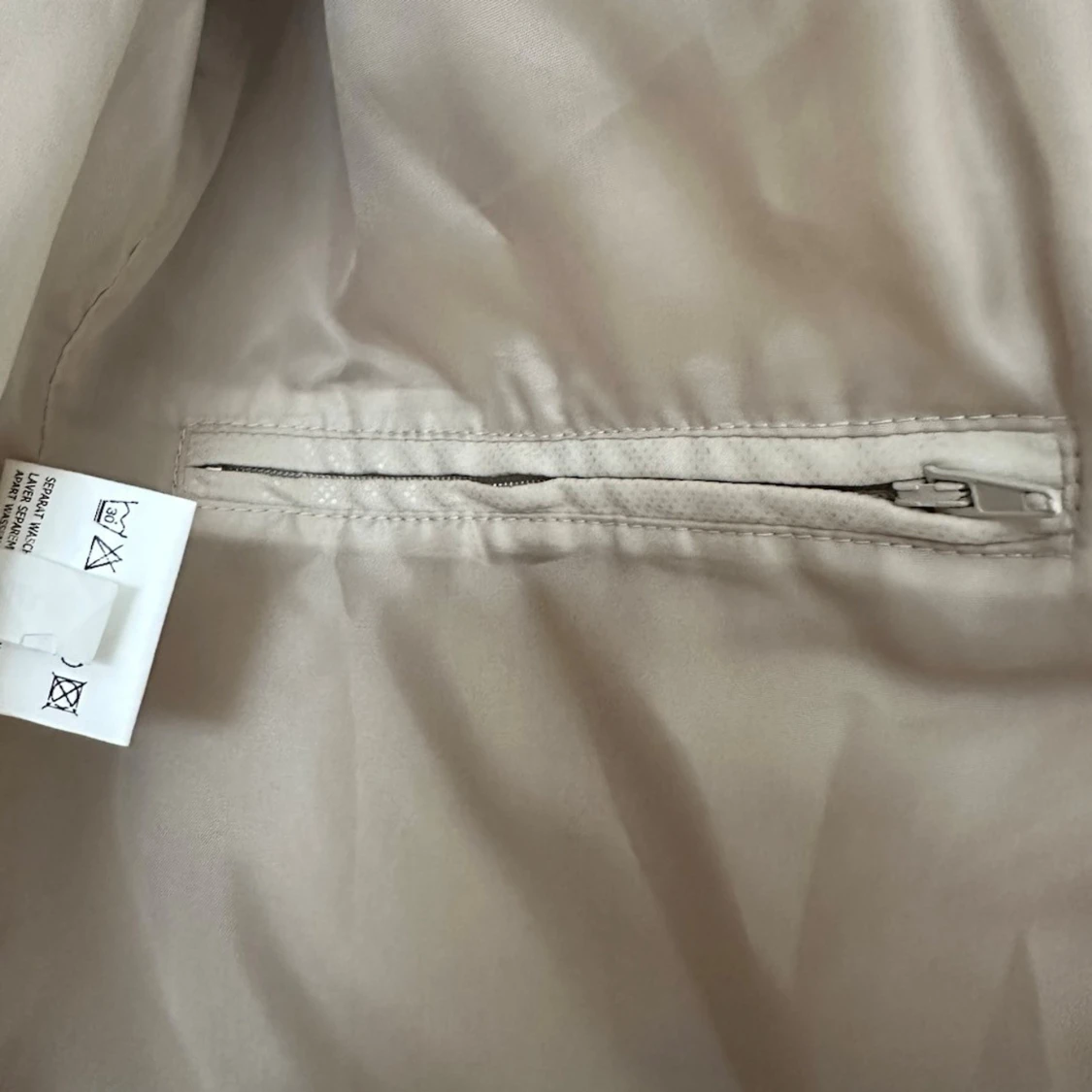 Beige parkajacka med dragkedjor - 5