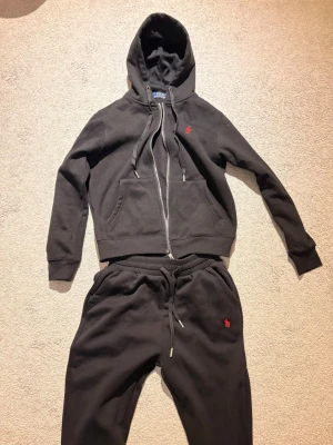 Polo Ralph Lauren - polo ralph lauren tracksuit helt oanvänd i storlek S 
