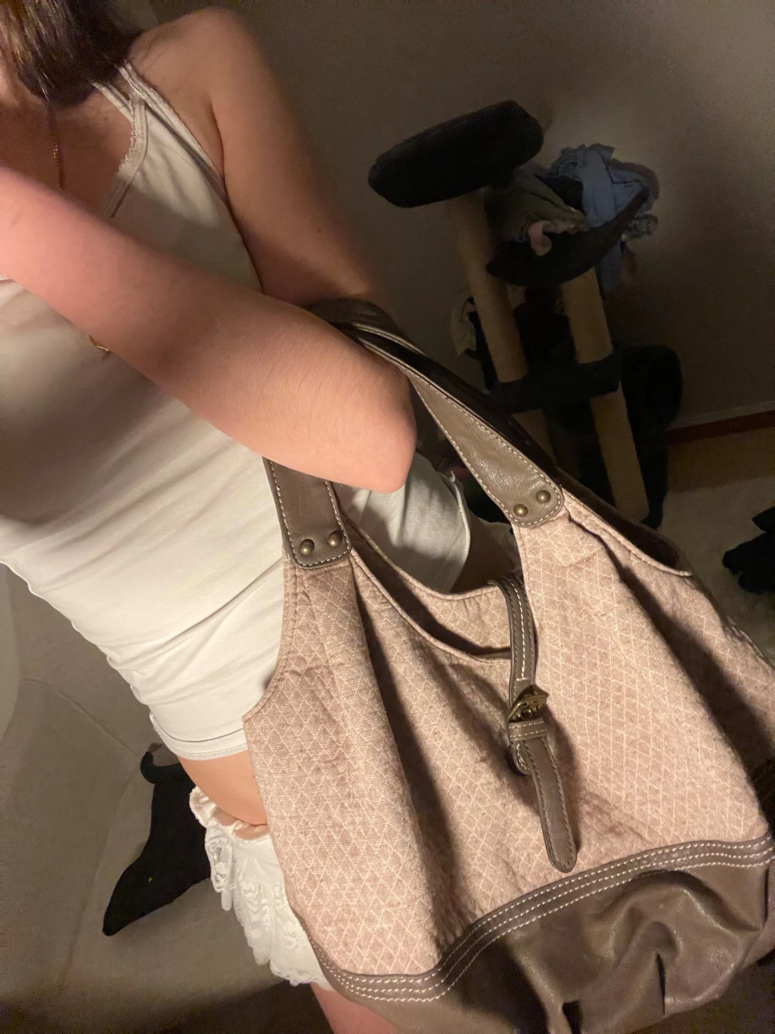 Beige y2k vintage axelväska med bruna detaljer