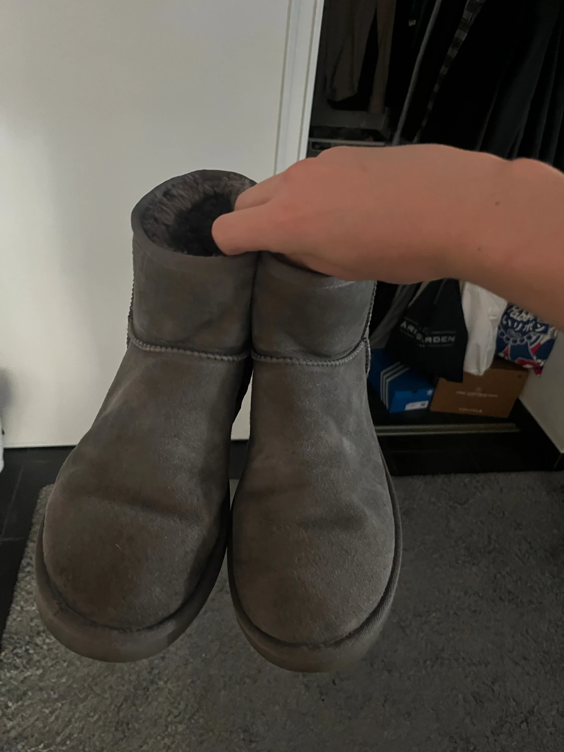 Grå UGG boots i mocka - 1