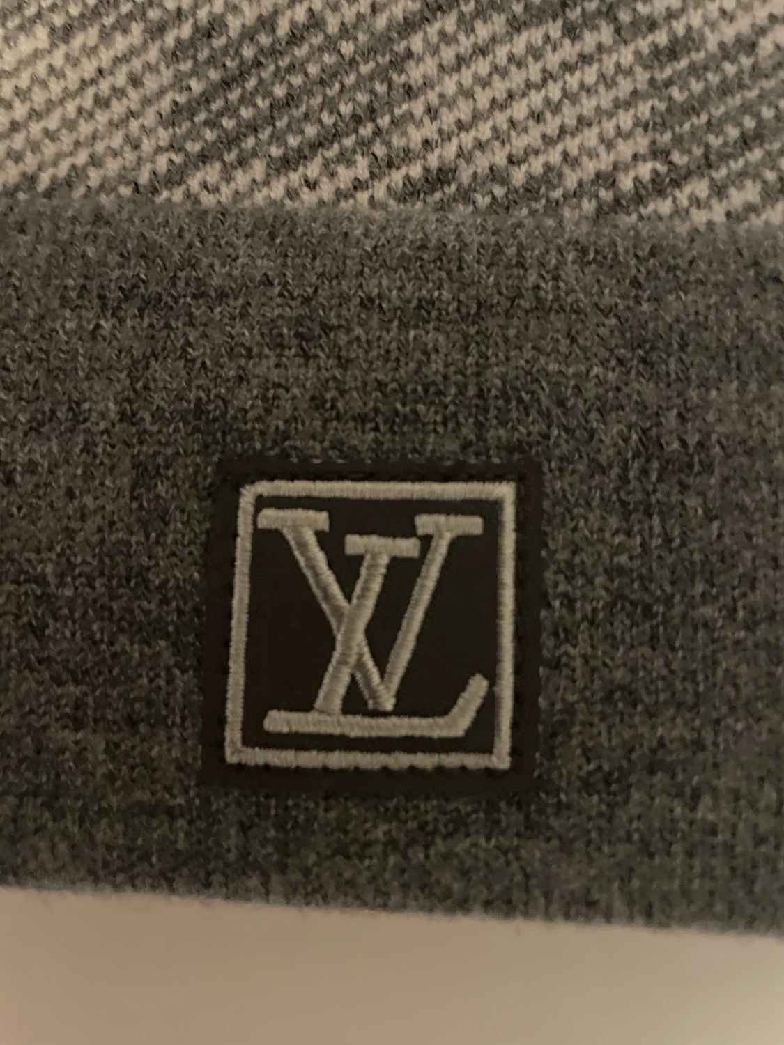 Grå rutig mössa - 1