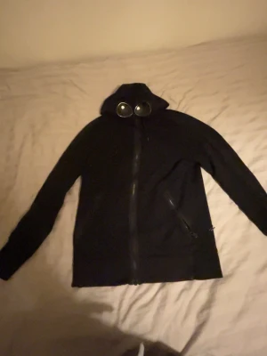 Cp company hoddie  - Svart cp hoddie strlk S bra skick, tveka inte till att skriva för frågor 