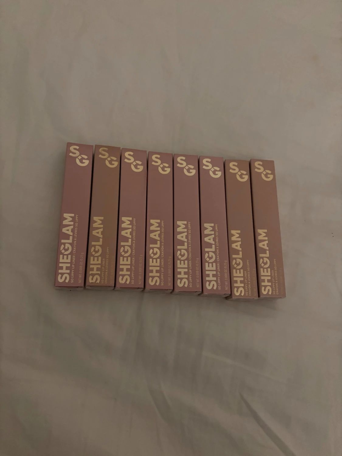 Läppennor i färgen 524 but first, coffee 