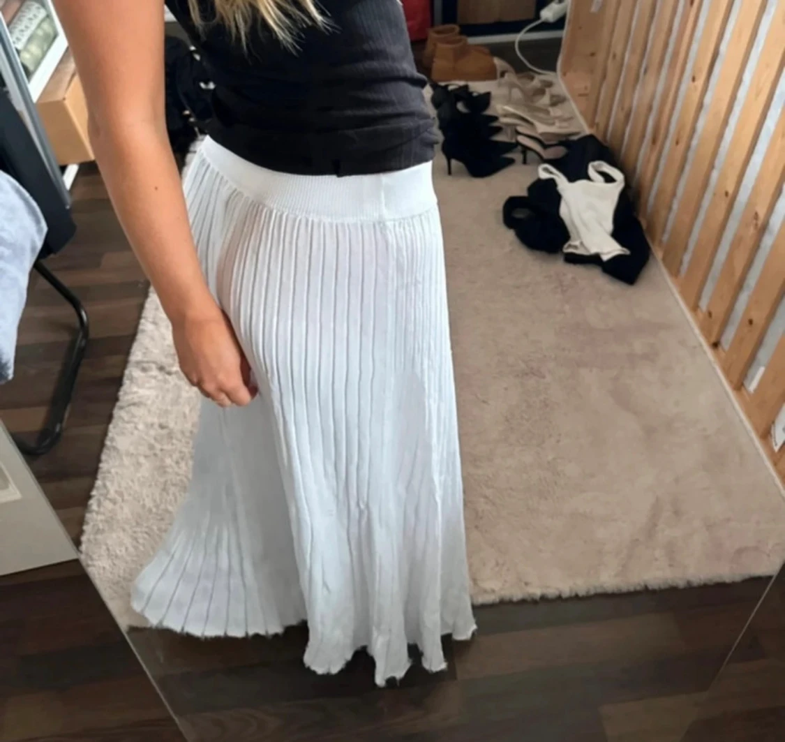 Vit långkjol med resårmidja - 2