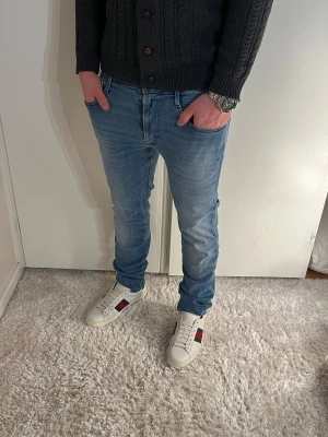 Replay anbass jeans  - Replay Jeans | skick 9/10 | Storlek 32/32 | Pris - 499kr | Modellen är ca 178cm lång | Hör av dig vid minsta fråga eller fundering!!