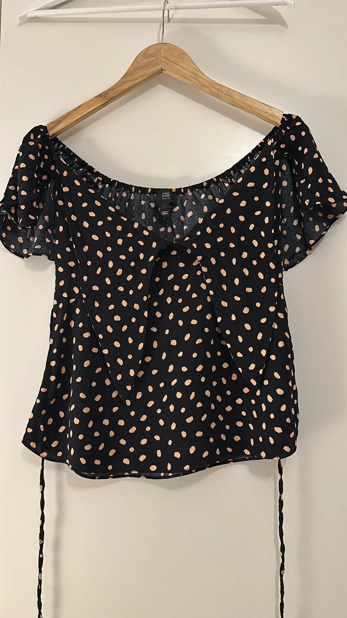 Svart prickig blus från River Island - 1