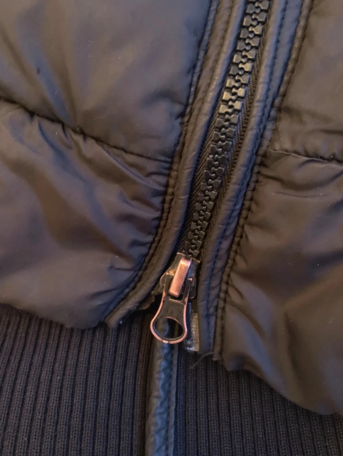 Svart dunjacka från Moncler med huva - 3