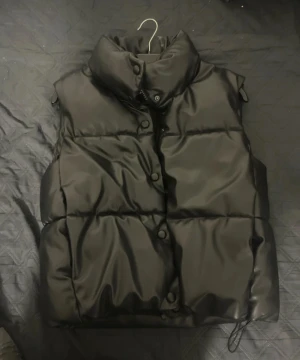 Väst - Endast använd en gång