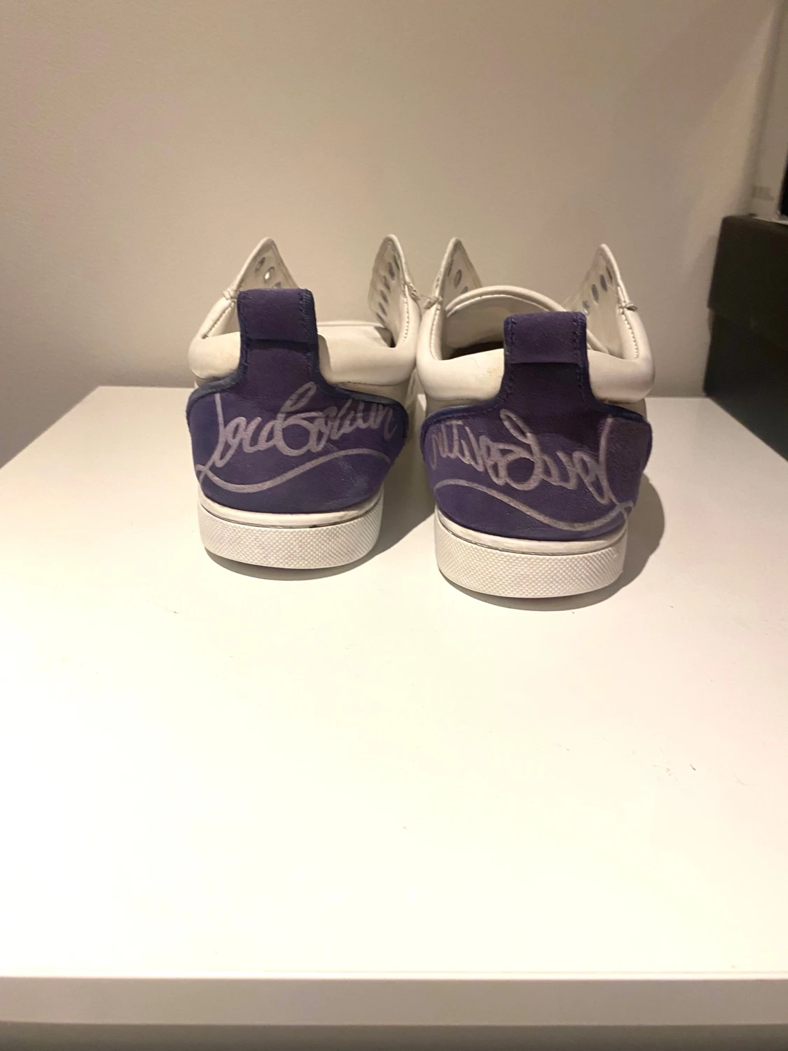 Ett par fräscha Louboutin skor med coola detaljer  - 5