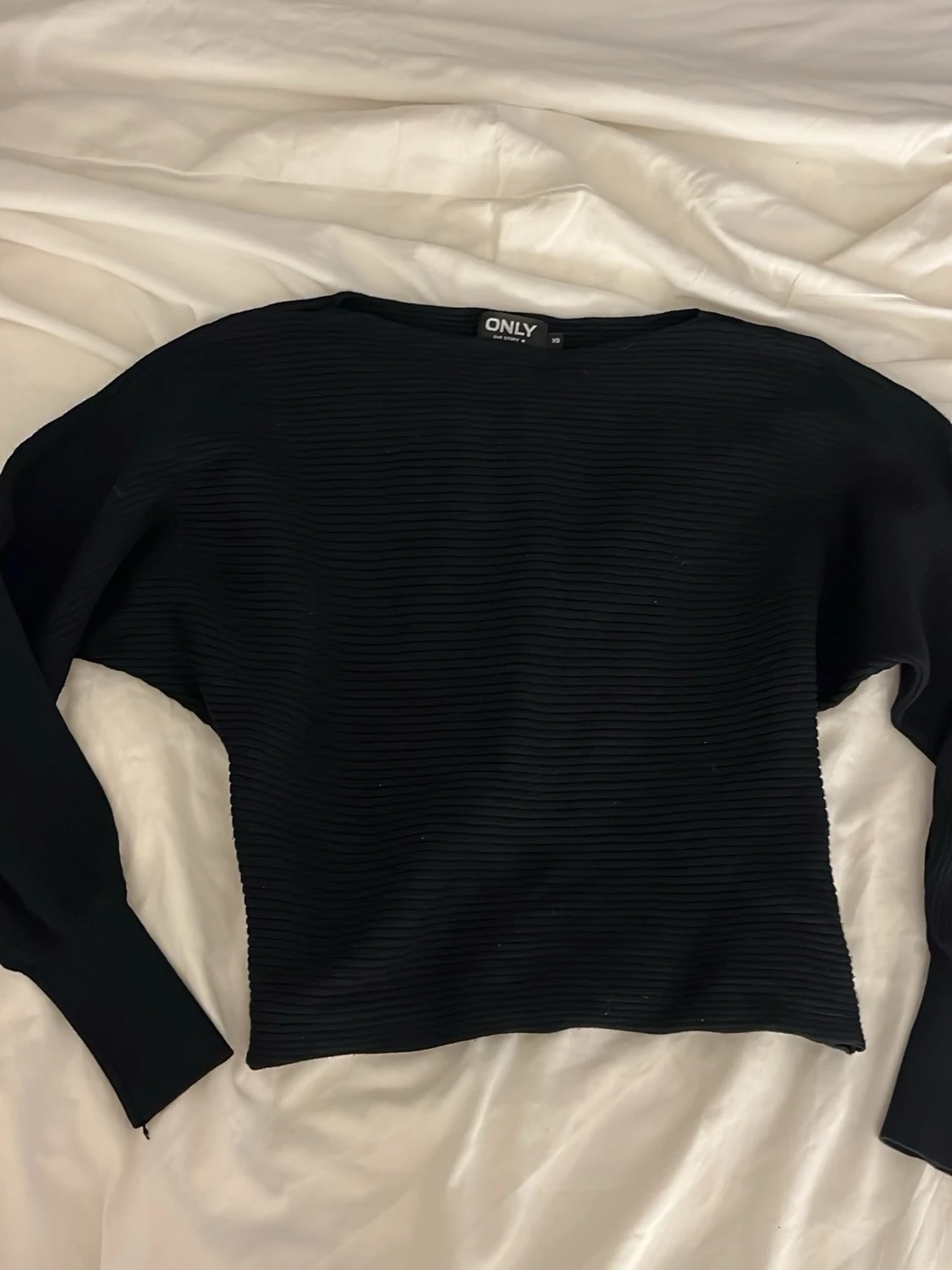 Svart ribbad tröja från ONLY