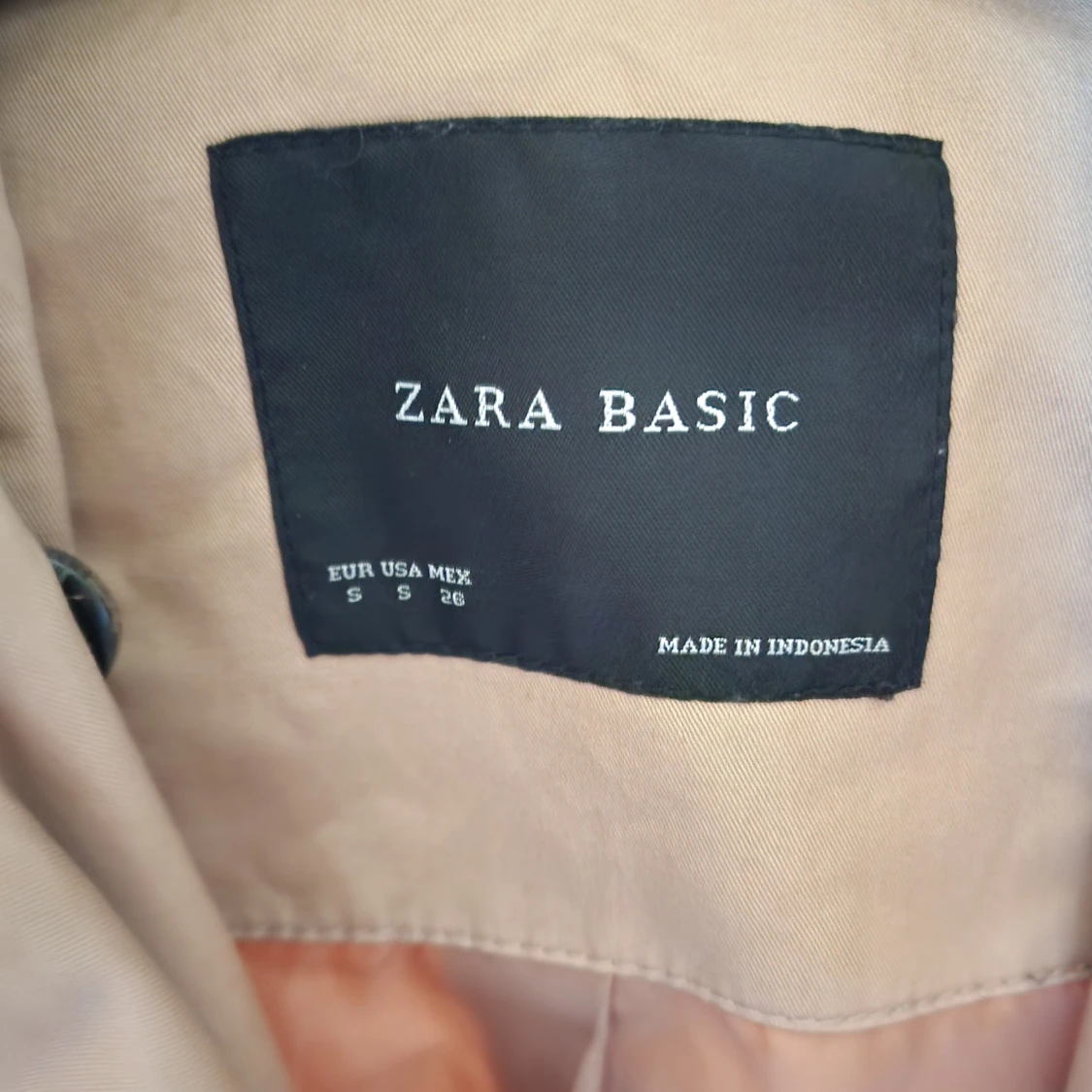 Beige trenchcoat - 3