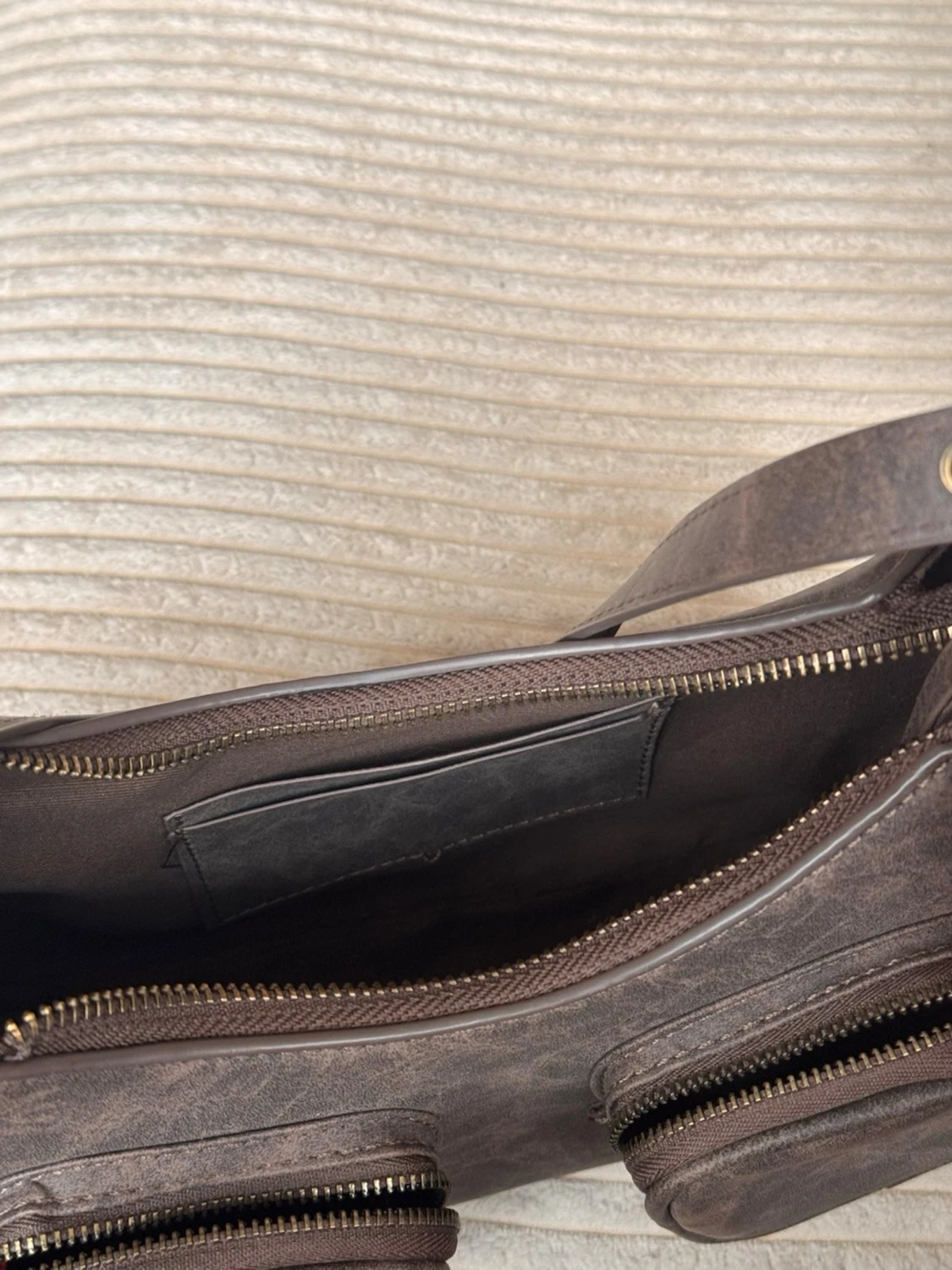 Brun axelväska i skinn med fickor - 2