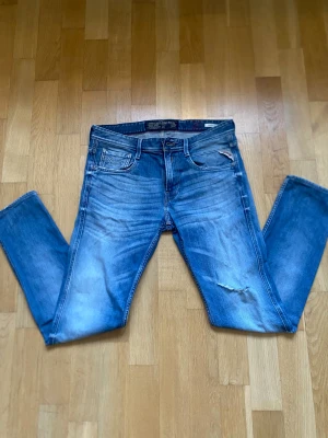 Replay anbas - Replay jeans i en riktigt schyst tvätt. Pris kan diskuteras!
