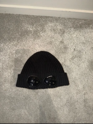 Cp company till salu! - Helt ny mössa i nyskick. Endast 400kr!