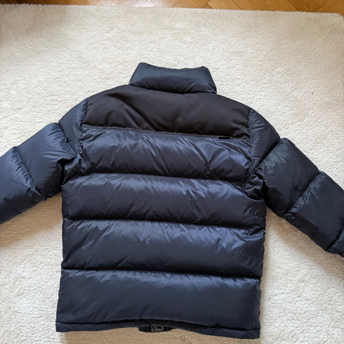 Svart pufferjacka från Superdry - 3