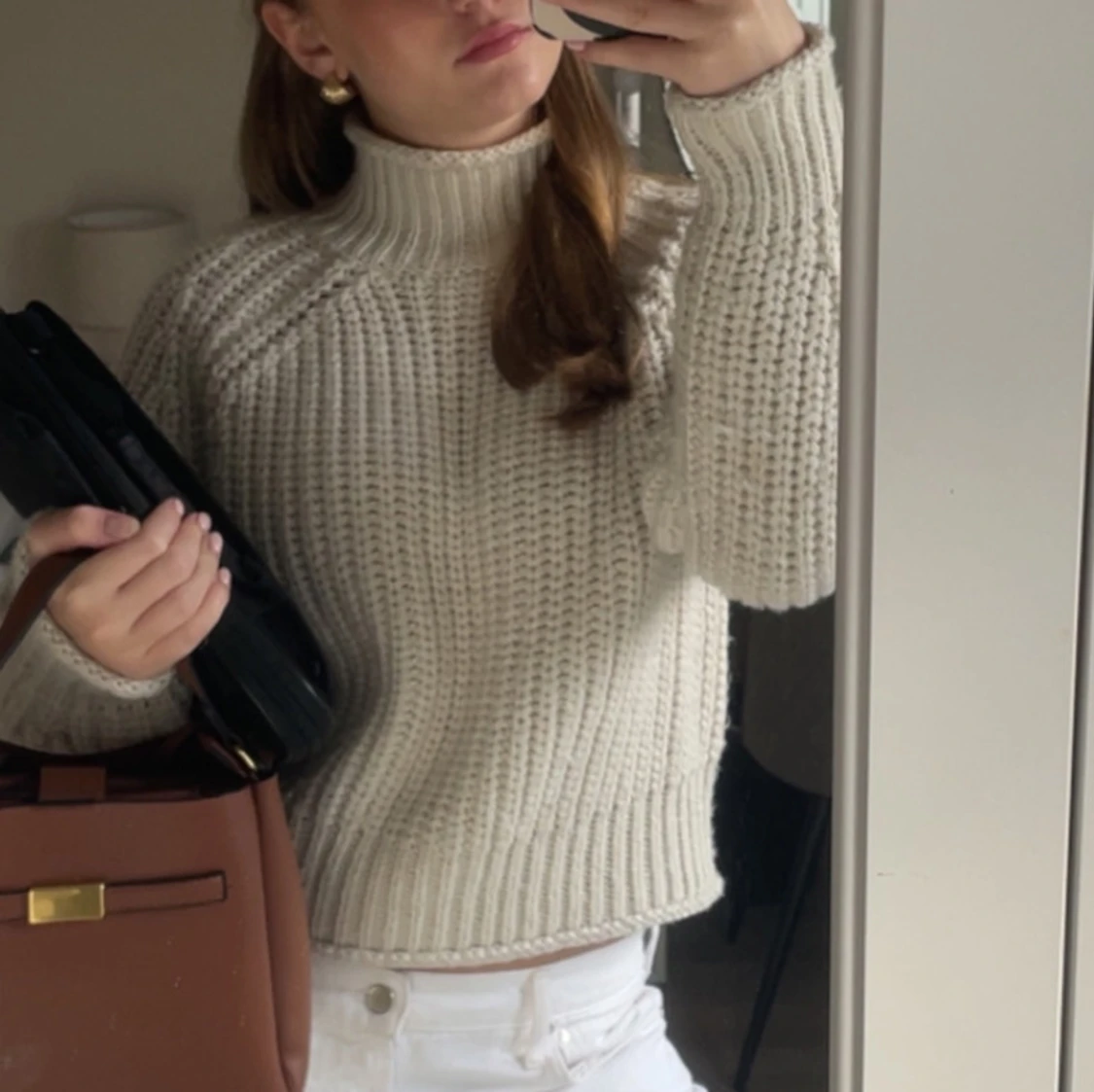 Beige stickad polotröja - 1