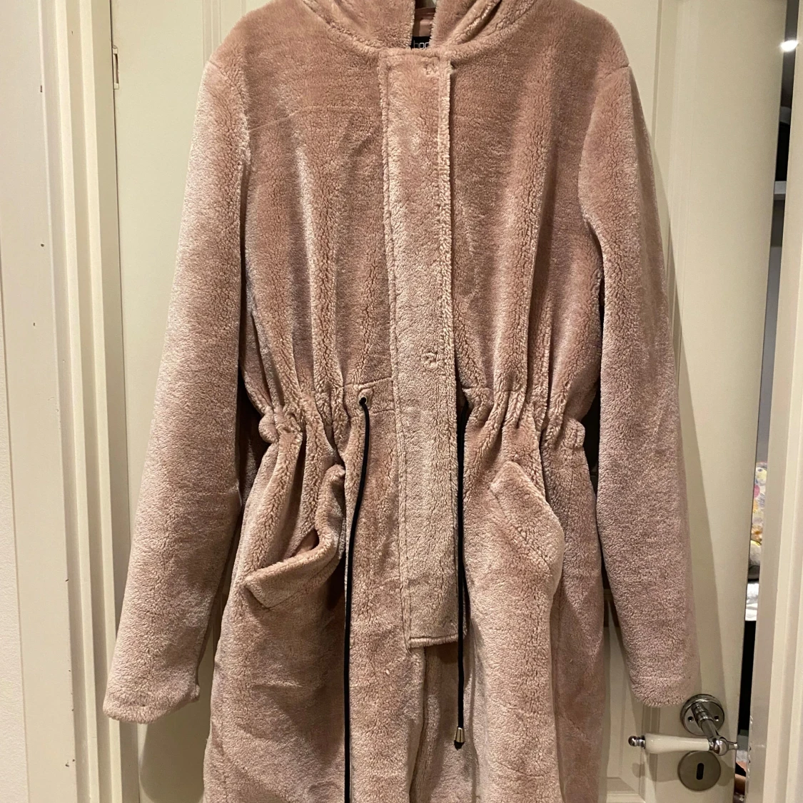 teddyjacka med huva och snörning