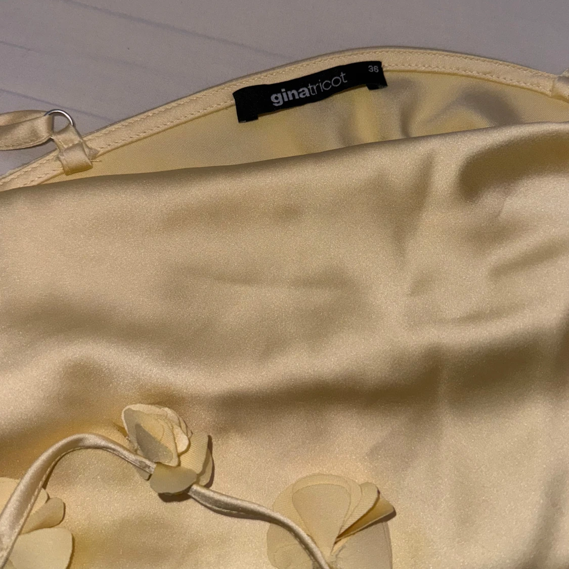 Ljusgul långklänning från Gina Tricot - 2