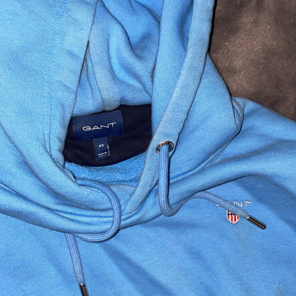 Blå hoodie från GANT med huva - 1